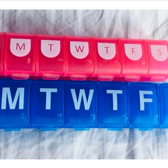Weekly Vitamins Organizer 2 pack , Pink and Blu. - Picture 3 of 6